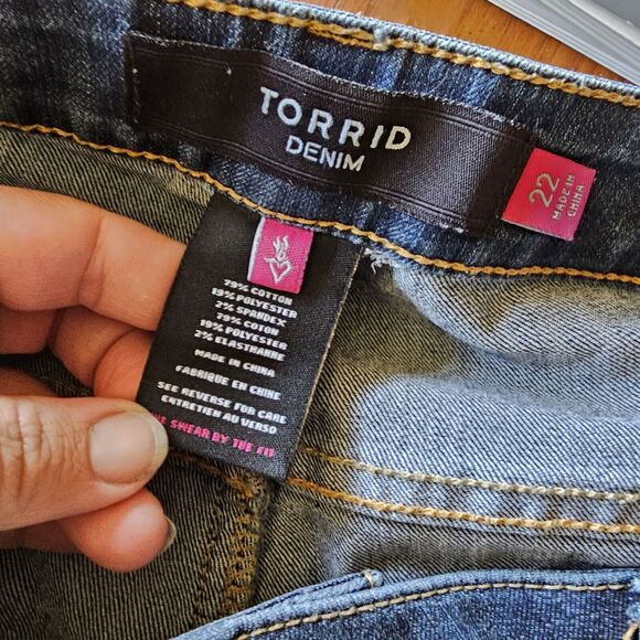 Torrid Denim Jeans Plus Size 22 Skinny Leg Zipper Hem, Pocket Detail, Trendy - Picture 2 of 5